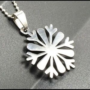 New Women’s Stainless Steel Snowflake Necklace